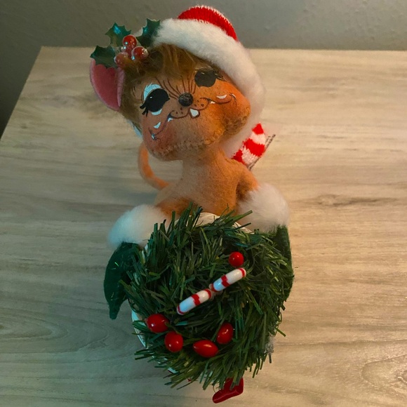 Annalee Christmas Mouse with Basket of Greenery - Picture 1 of 5